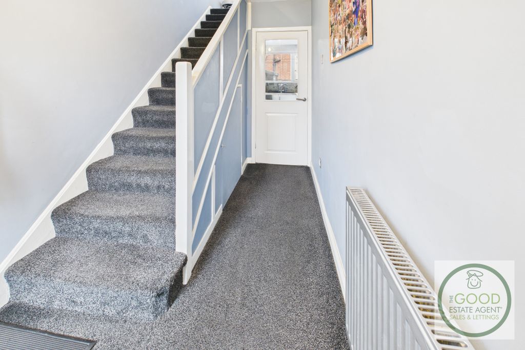 Property photo 2 of 21