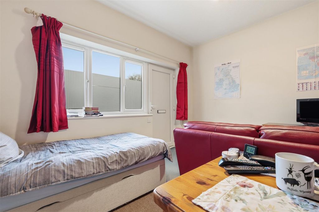 Property photo 2 of 7 004_Img_5144.Jpg