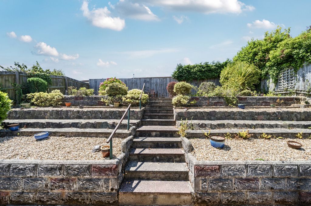 Property photo 2 of 18 1313016-7-6852ba9...