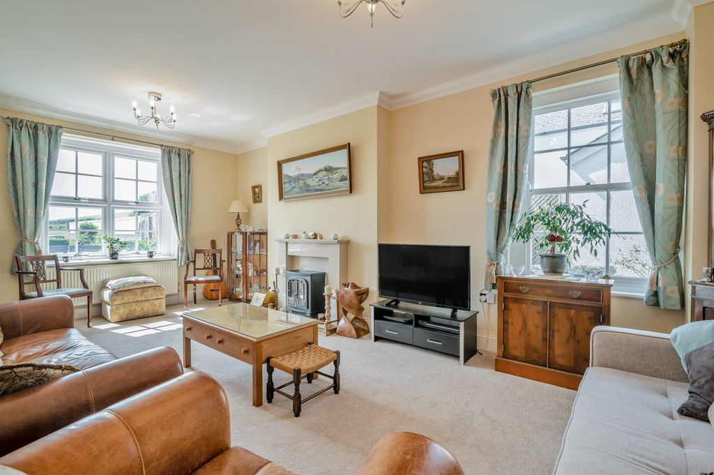 Property photo 3 of 39