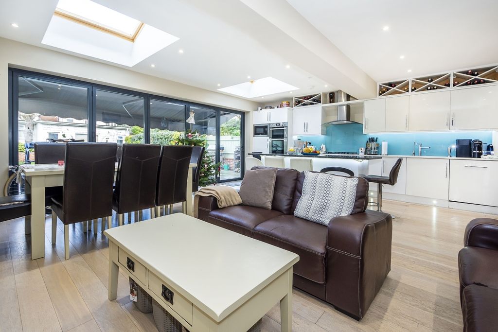 Property photo 2 of 22