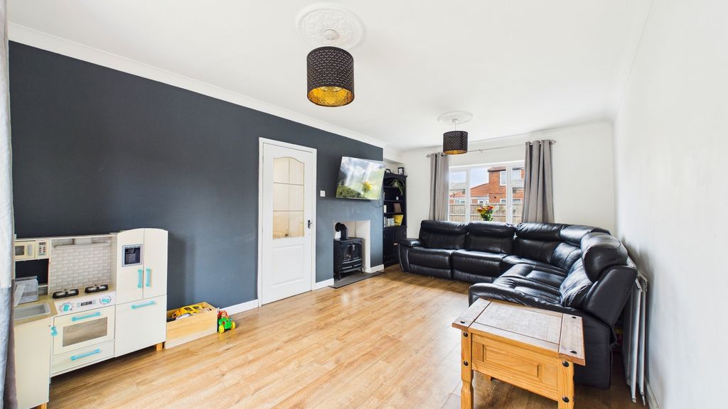 Property photo 2 of 15 Cam03669G0-Pr0062-Still010