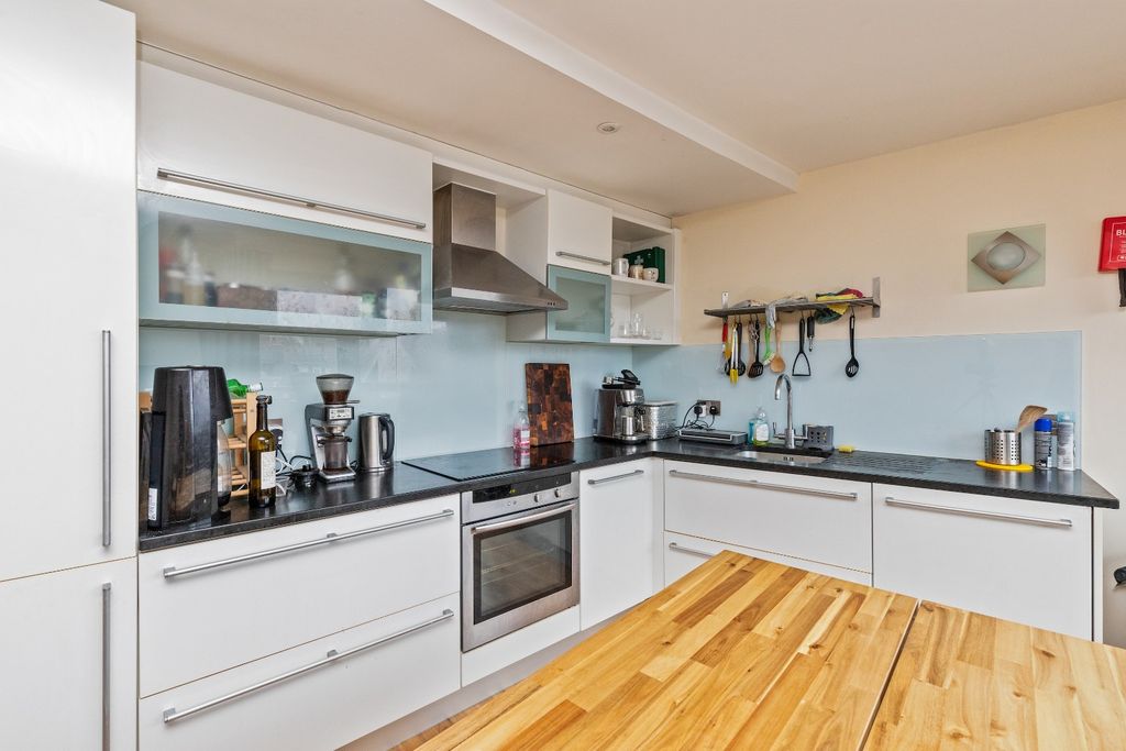 Property photo 3 of 12 4777743