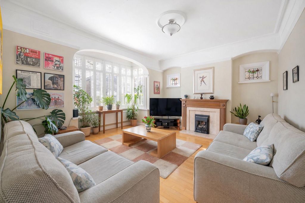 Property photo 2 of 46