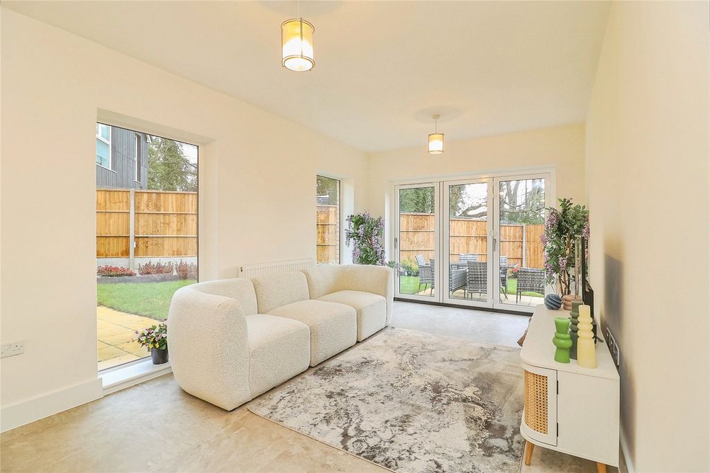 Property photo 2 of 29 Picture No. 63