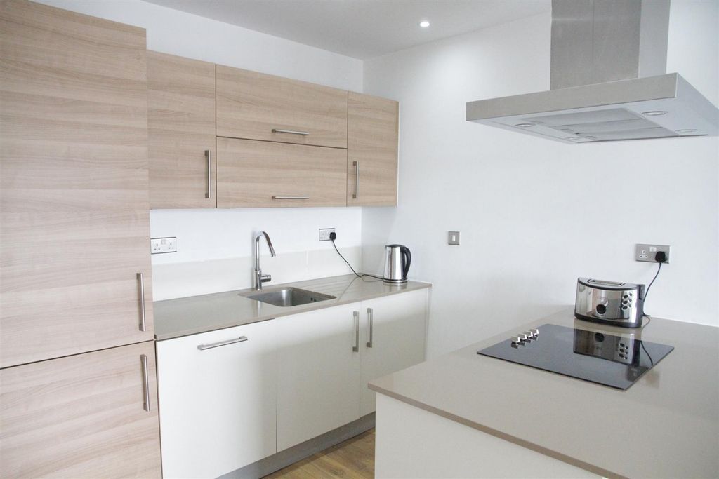 Property photo 2 of 11 Kitchen