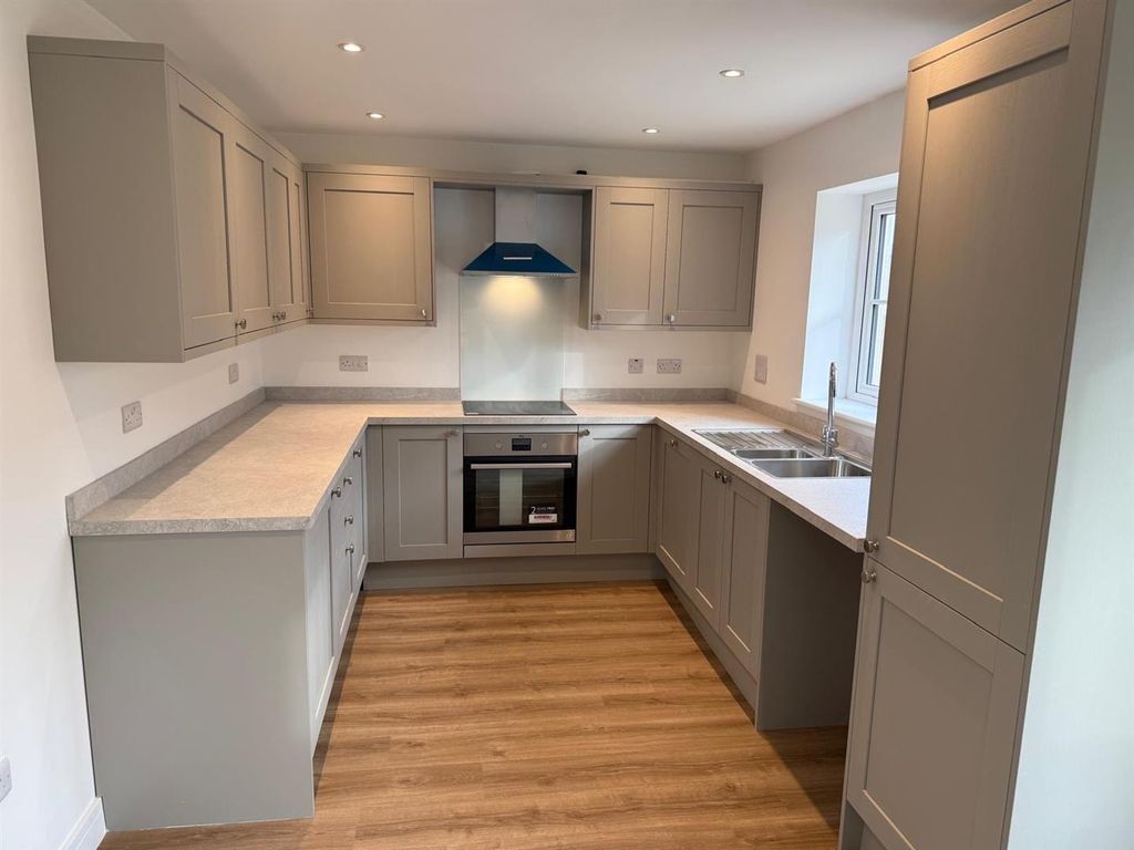 Property photo 3 of 12 Plot 373 Kitchen.Jpeg