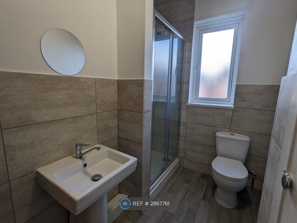 Property photo 2 of 7 Bathroom