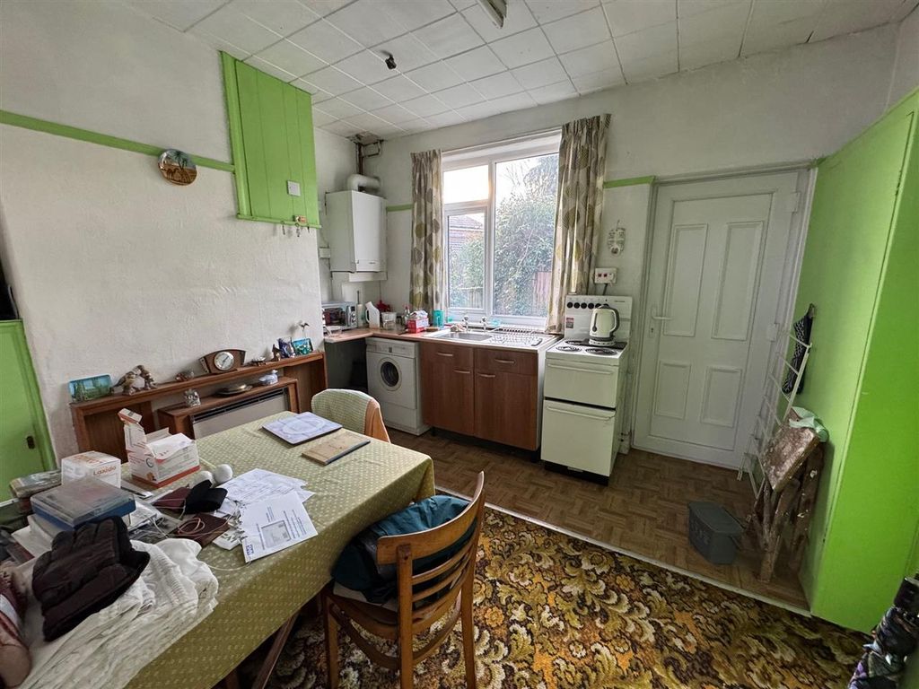 Property photo 3 of 8 Kitchen