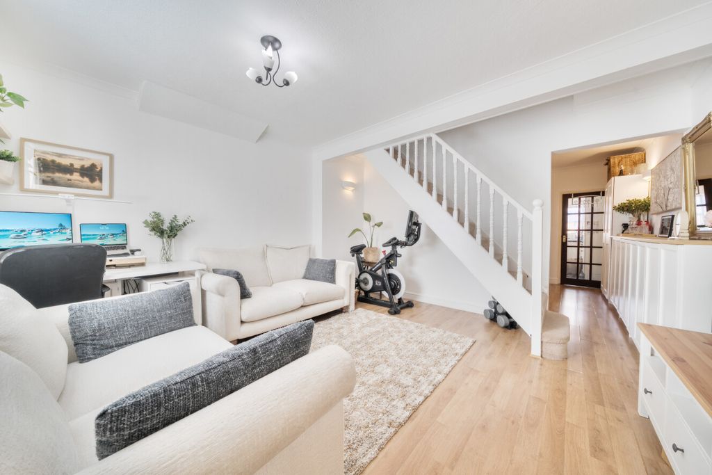 Property photo 2 of 15 1524730-9-6Ab2Da0...
