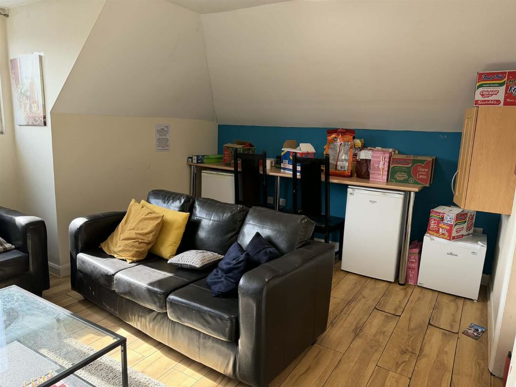 Property photo 3 of 5 747949Fd-F8A4-438A-8E91-F1447Fcd878E.Jpeg