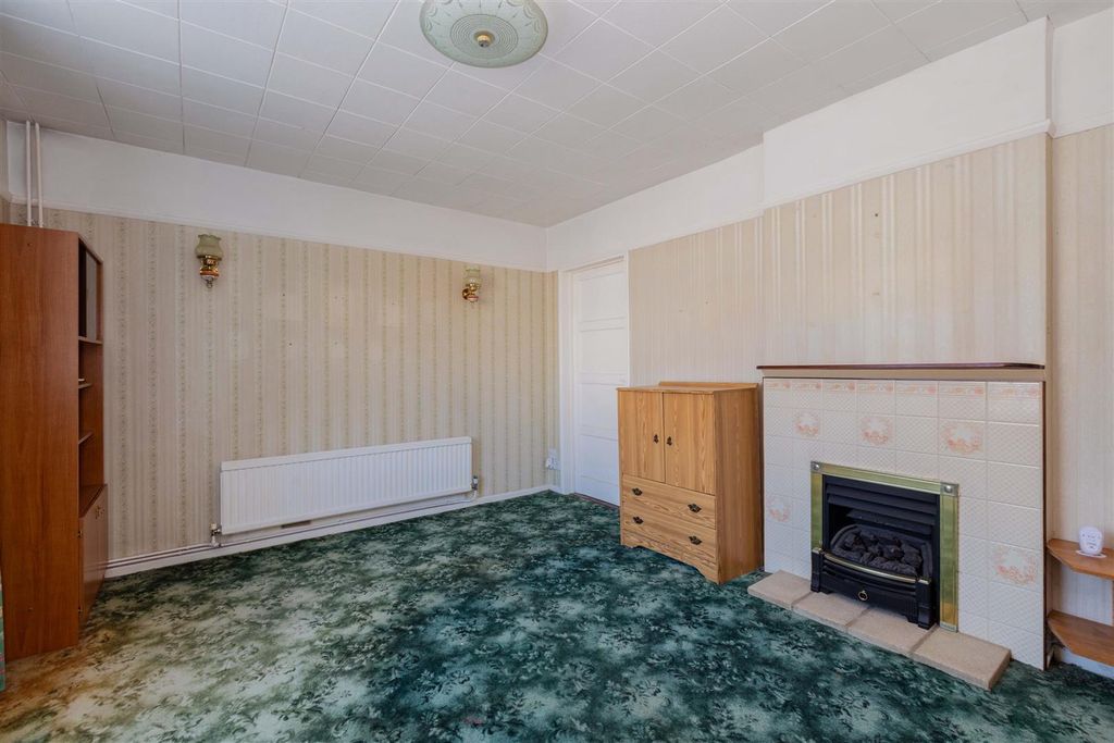 Property photo 2 of 15 33 Barnfield-10.Jpg