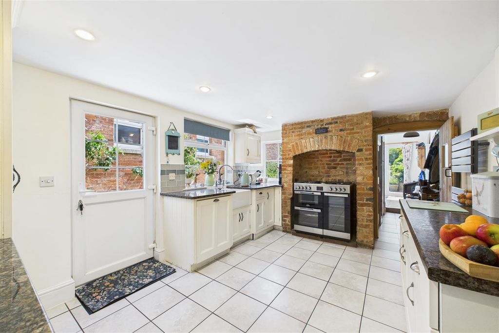 Property photo 3 of 18 Kitchen