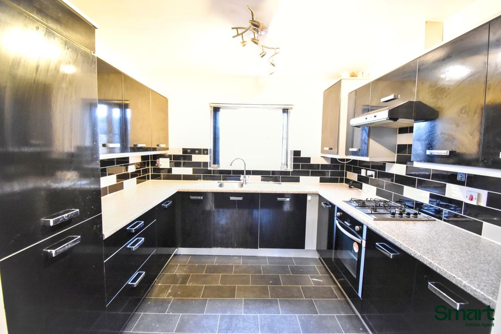 Property photo 3 of 9 Dsc_0811