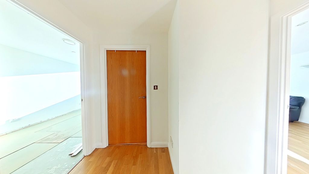 Property photo 2 of 10 Entrance Hall