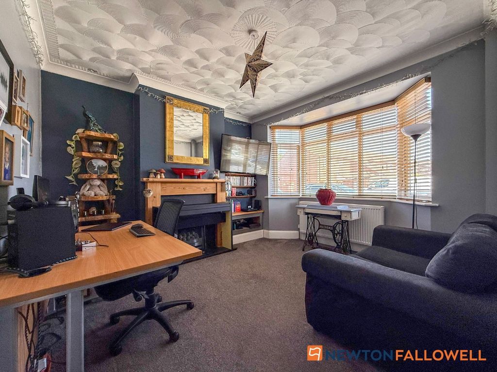 Property photo 2 of 19 Lounge 1