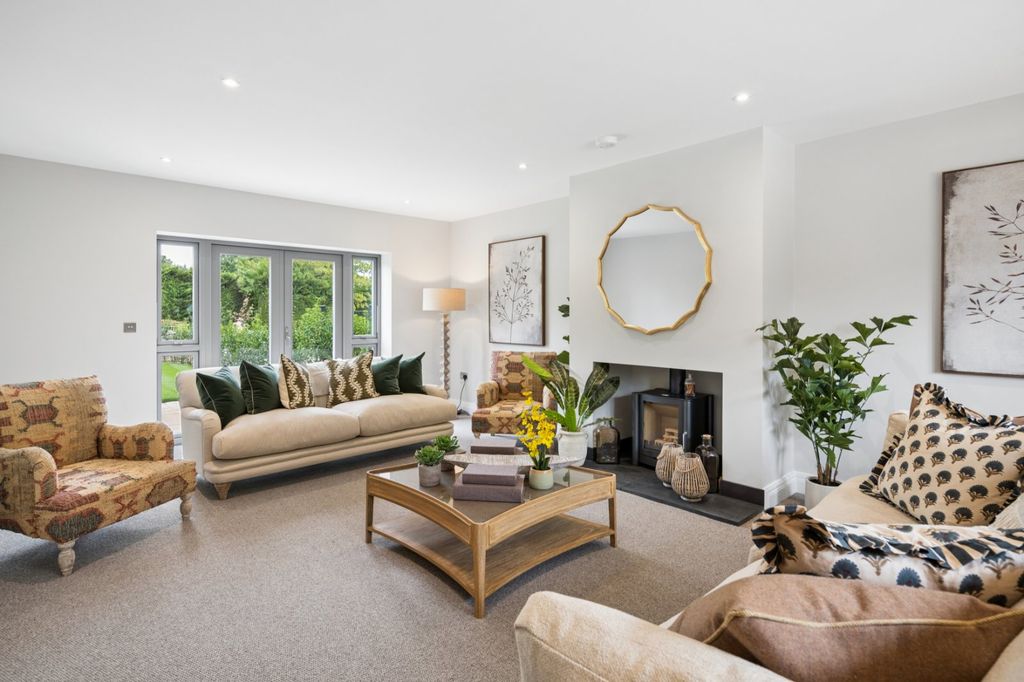 Property photo 2 of 16 Drawing Room