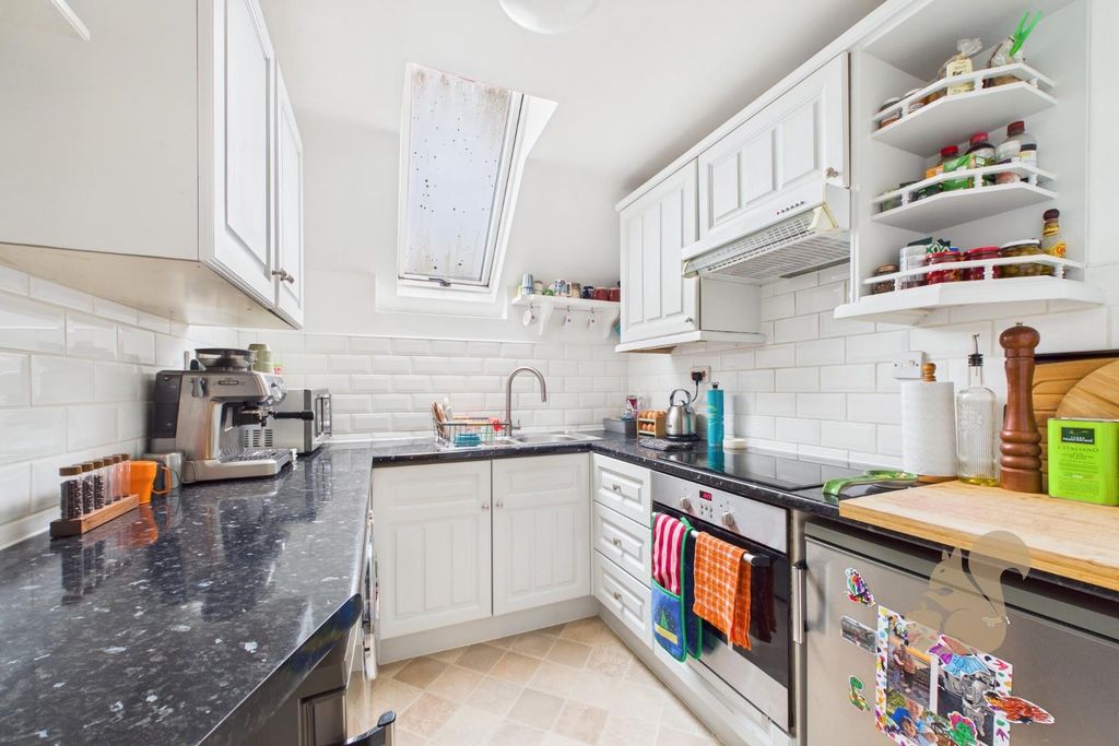 Property photo 2 of 9 Cam01659G0-Pr0689-Still005.Jpg