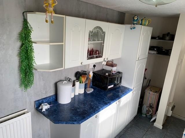 Property photo 2 of 10 Kitchen
