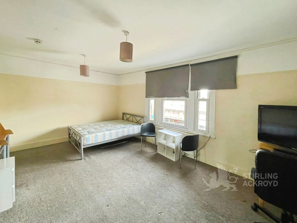 Property photo 2 of 10 Bedroom