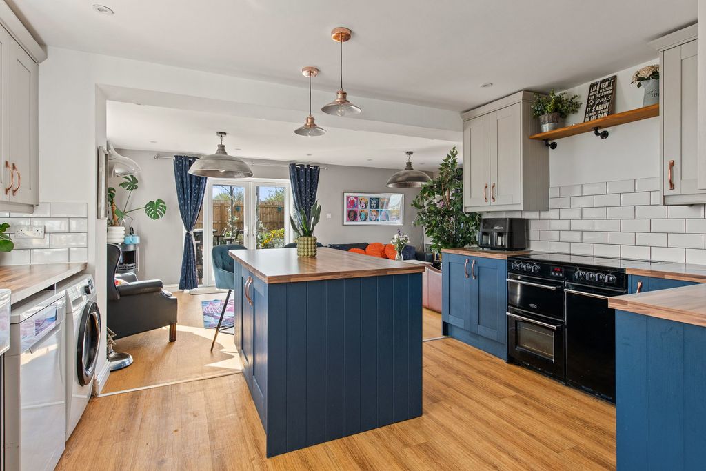 Property photo 3 of 25