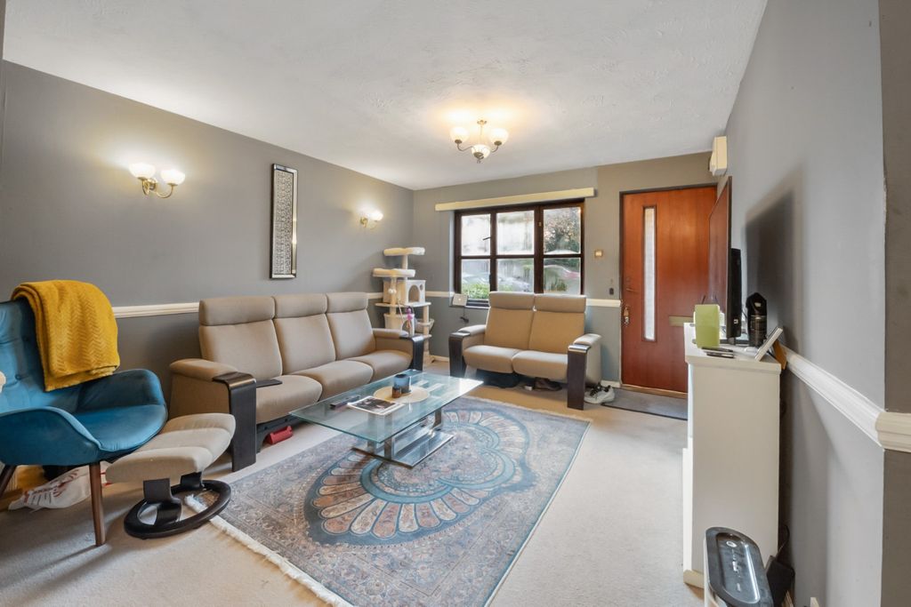 Property photo 2 of 11 4695781