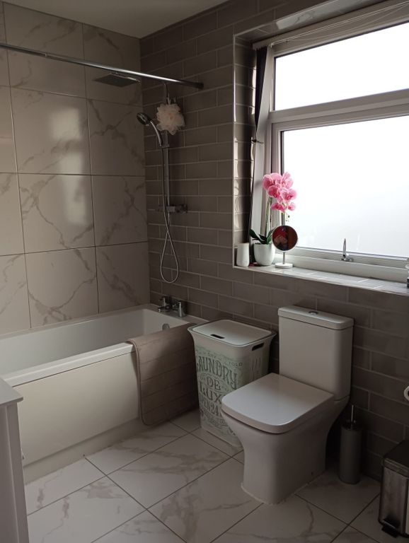 Property photo 3 of 12 A Clean And Modern Bathroom Suite Featuring A Bath...