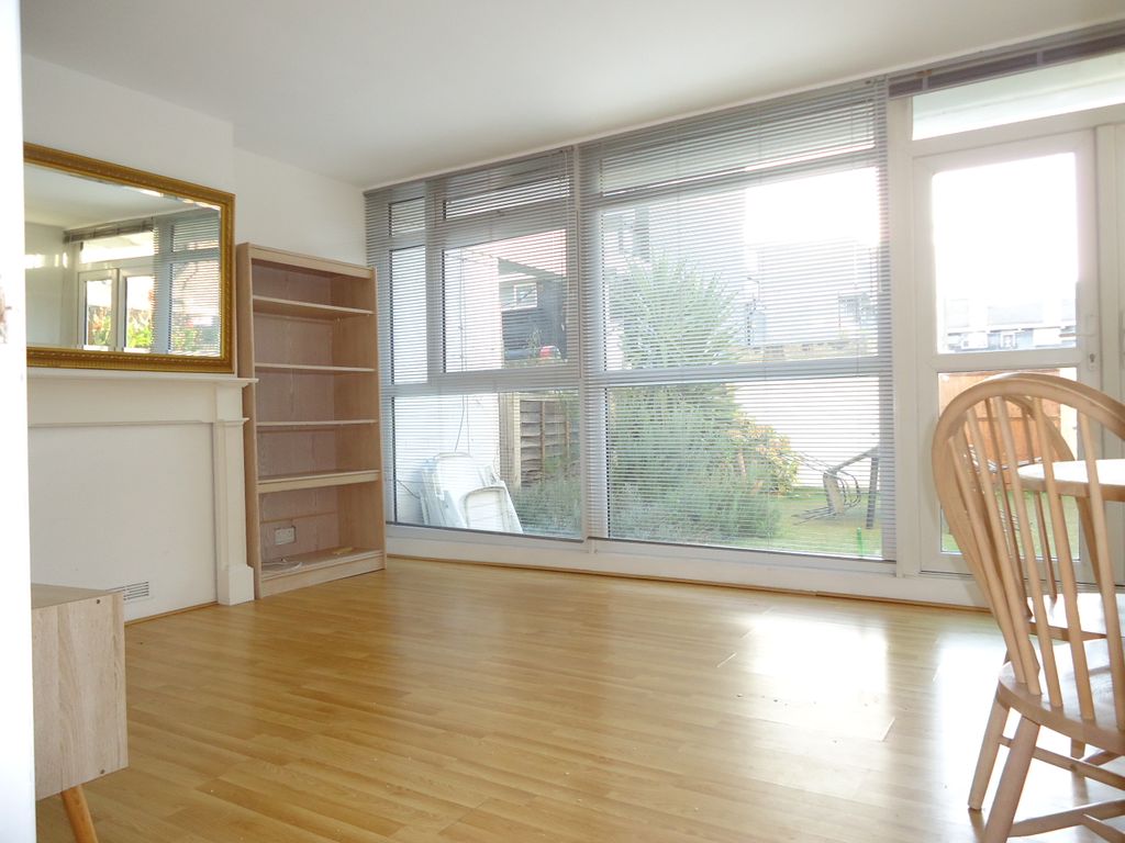 Property photo 1 of 11 Sw Living Room