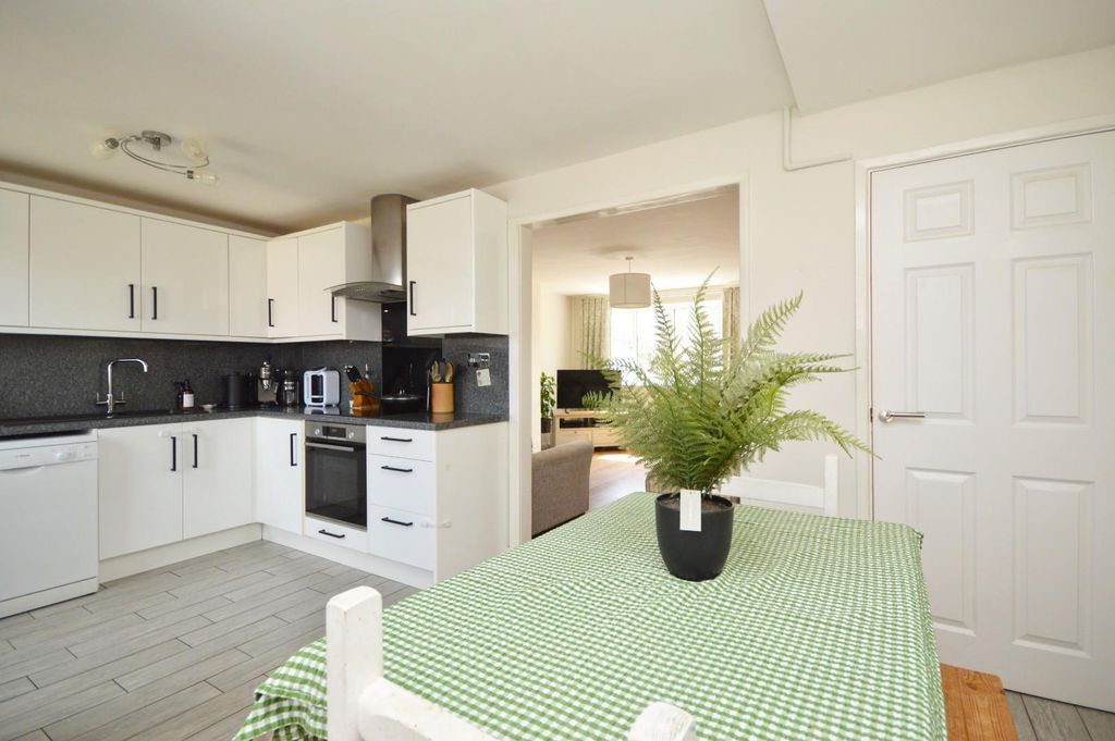 Property photo 2 of 14 Kitchen/Dining Room