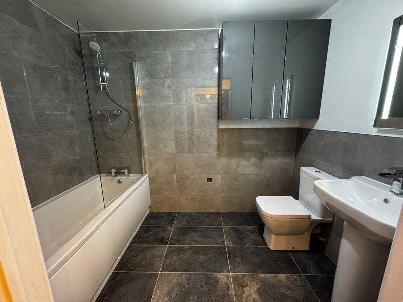 Property photo 3 of 10 Modern Bathroom Full