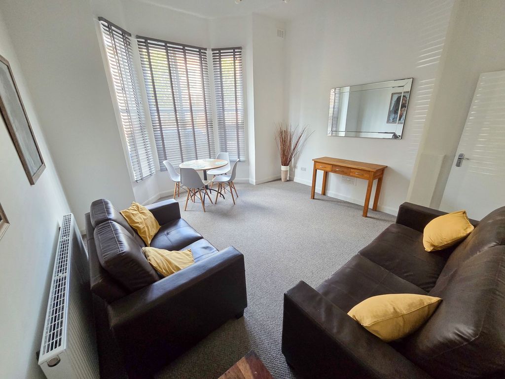 Property photo 2 of 33