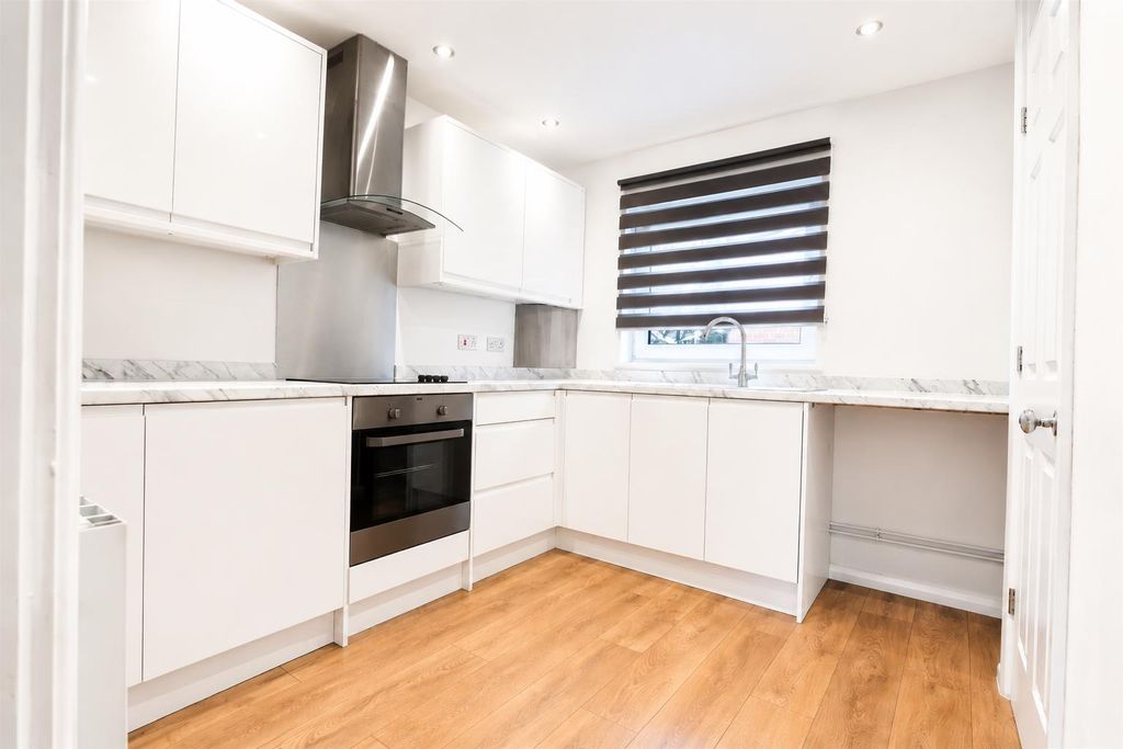 Property photo 2 of 4 44F2241c-Eeed-4E70-9Aed-d063Ae705873.Png
