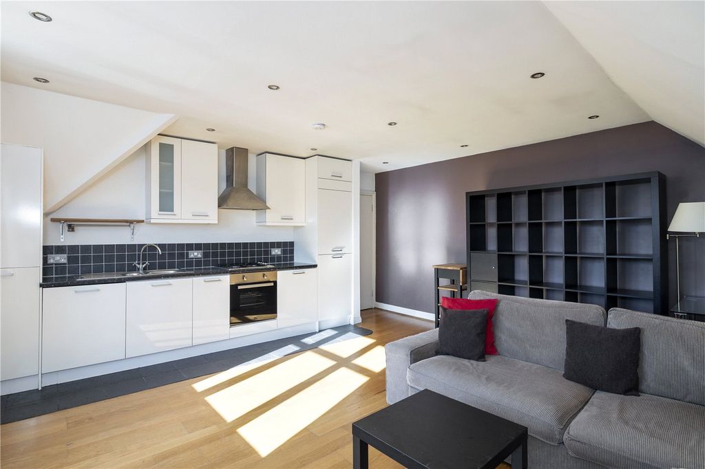 Property photo 2 of 8 Reception/Kitchen