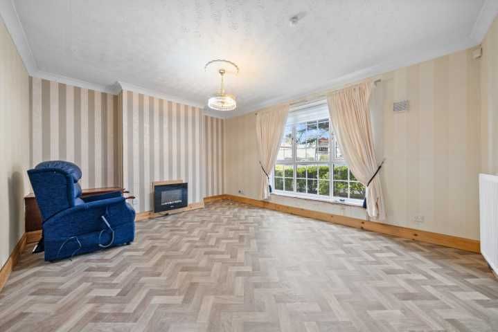 Property photo 2 of 27