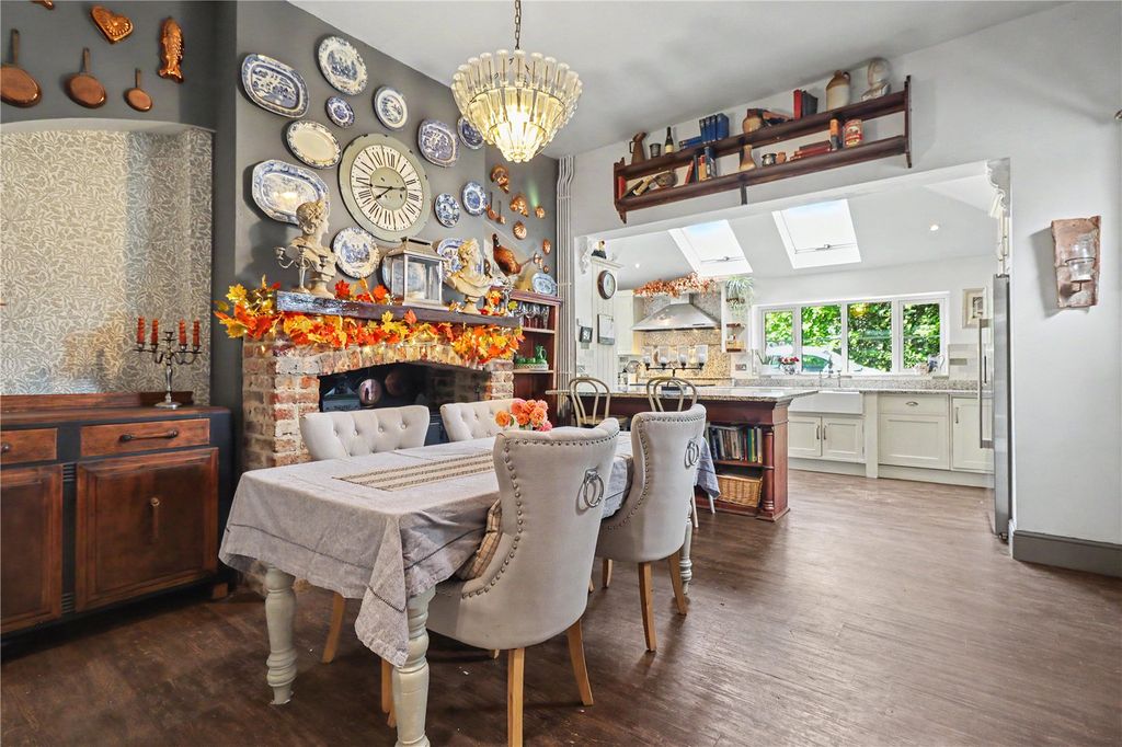 Property photo 3 of 31 Dining Area