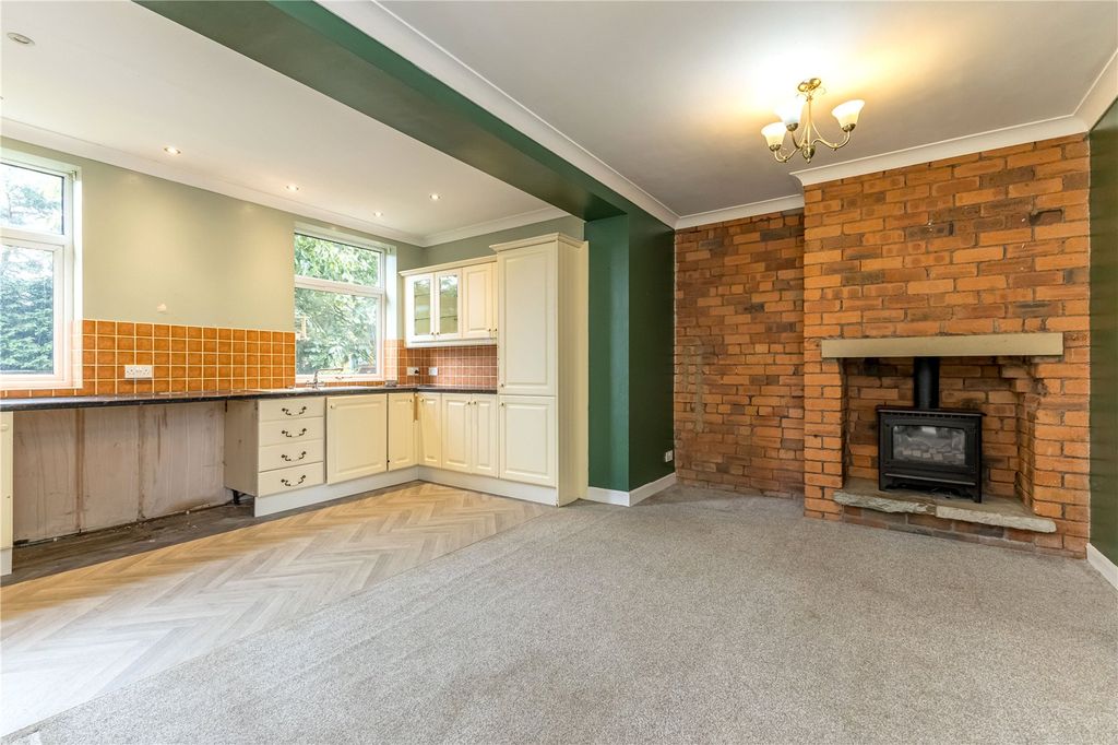 Property photo 3 of 18 Dining Room
