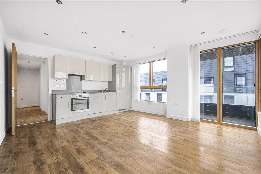 Property photo 2 of 11