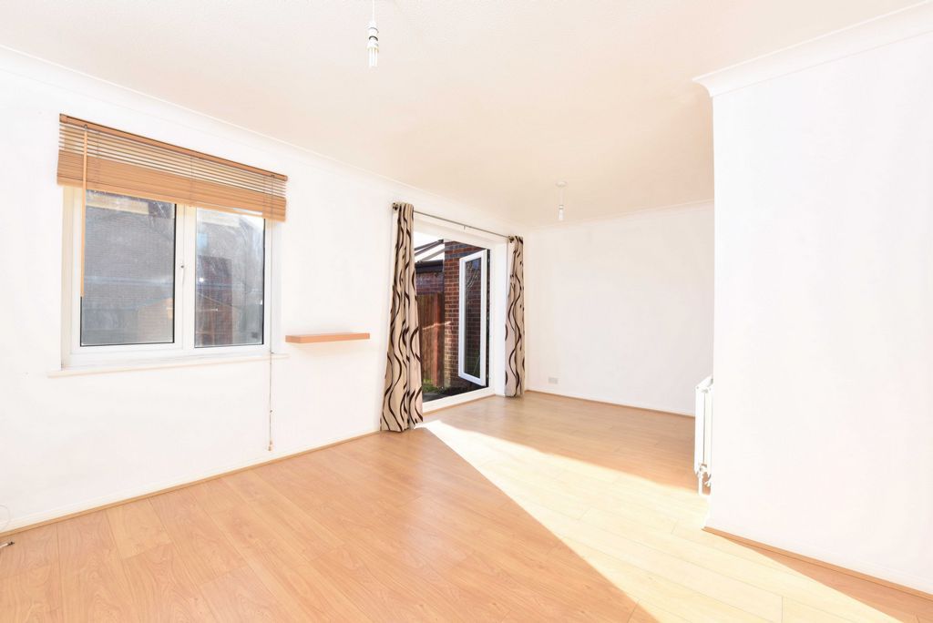 Property photo 2 of 8 Lounge/Diner