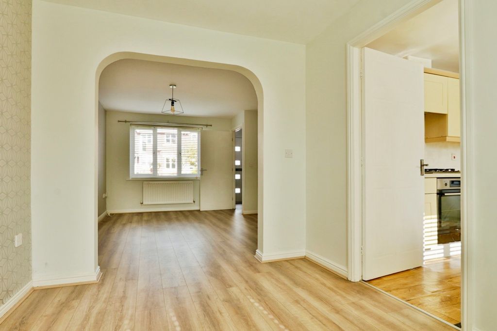Property photo 3 of 18 4285906