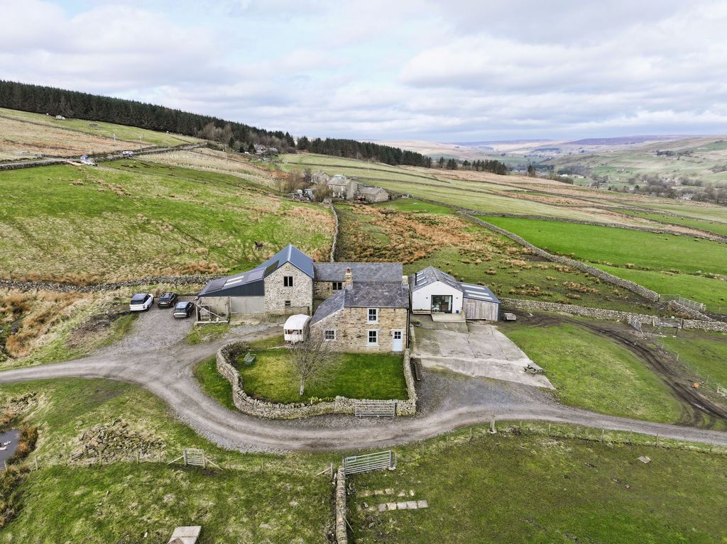 Property photo 2 of 75