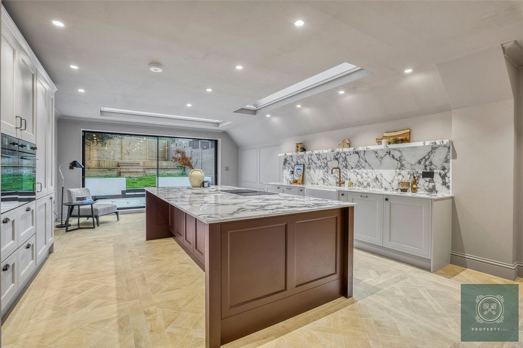 Property photo 2 of 29 Kitchen