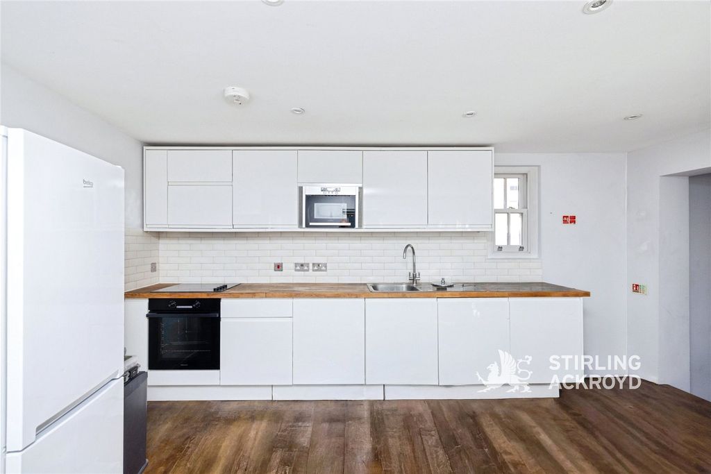 Property photo 2 of 15 Kitchen