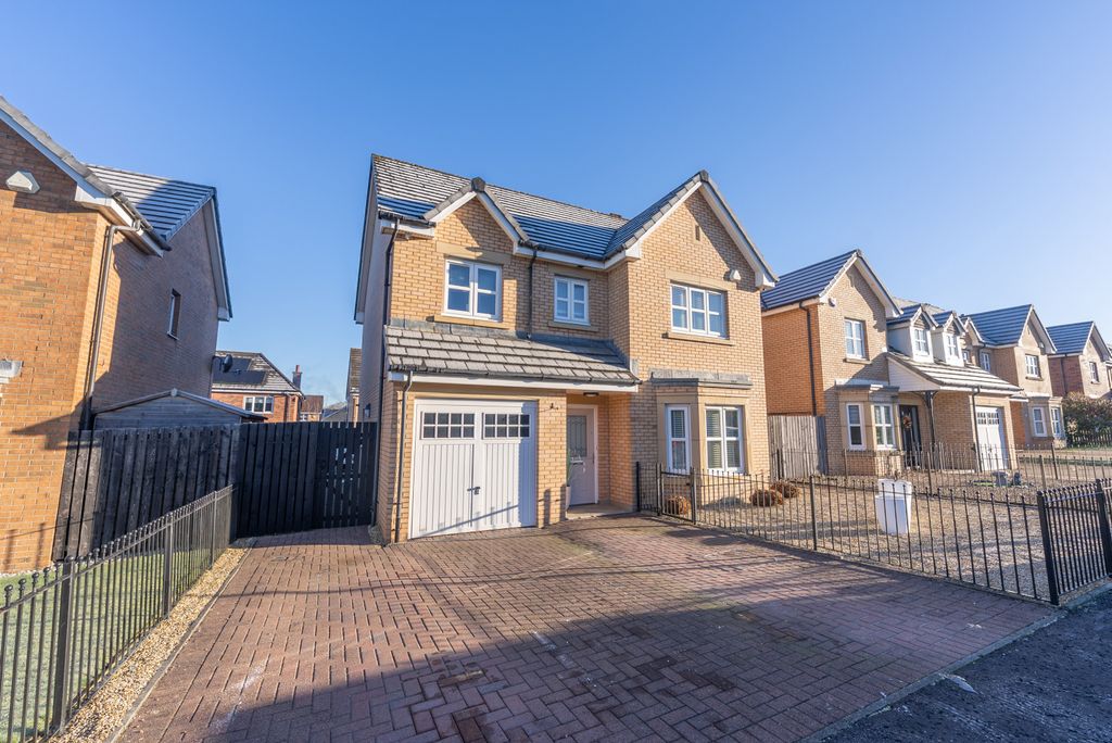 Property photo 1 of 44 4Â Bedroom Detached For Sale