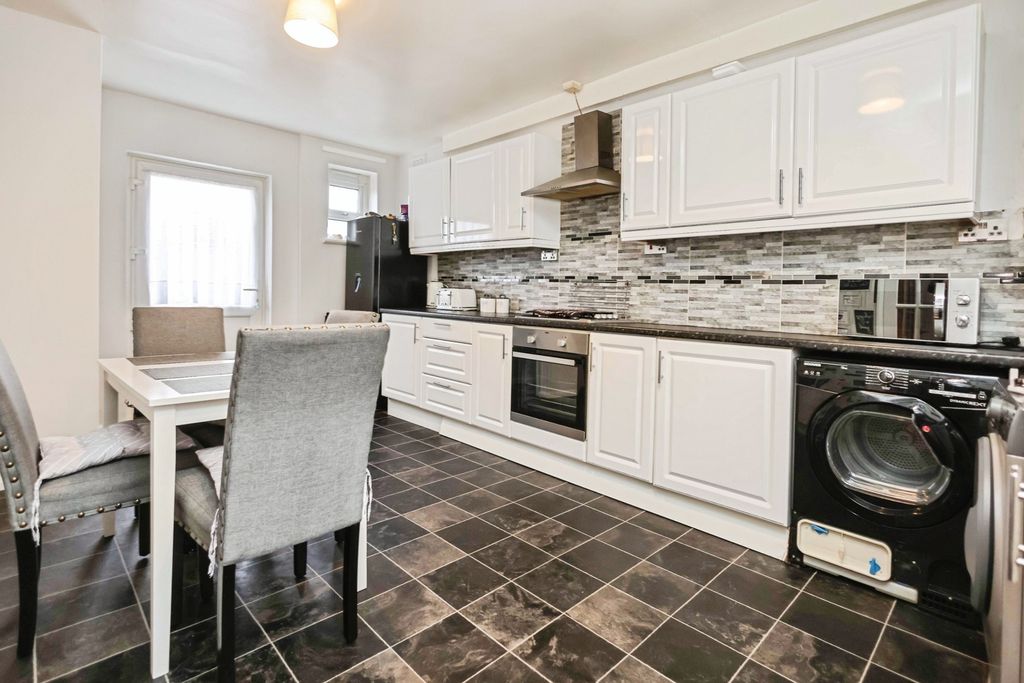 Property photo 3 of 12 Pbox-Img.Jpg