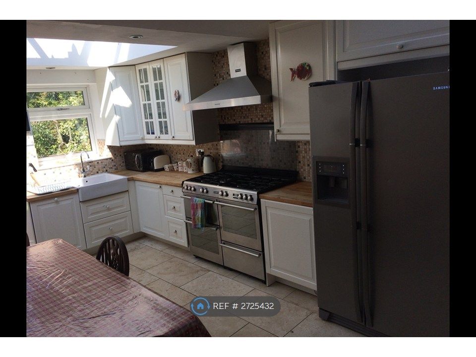 Property photo 3 of 12 Kitchen Area