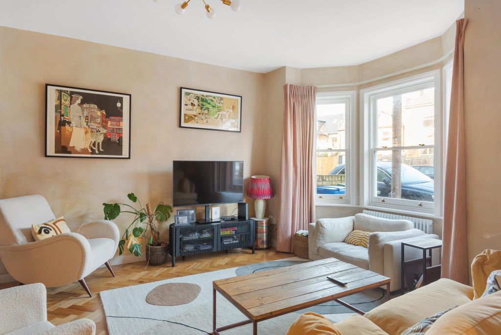 Property photo 3 of 19 Image