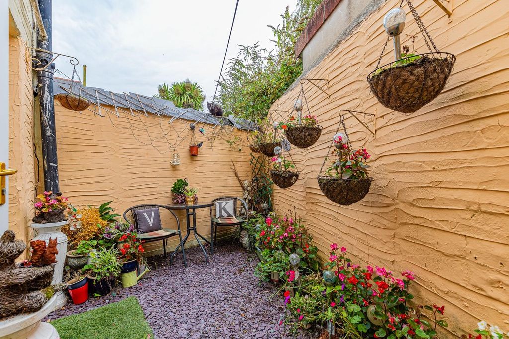 Property photo 1 of 18 Garden