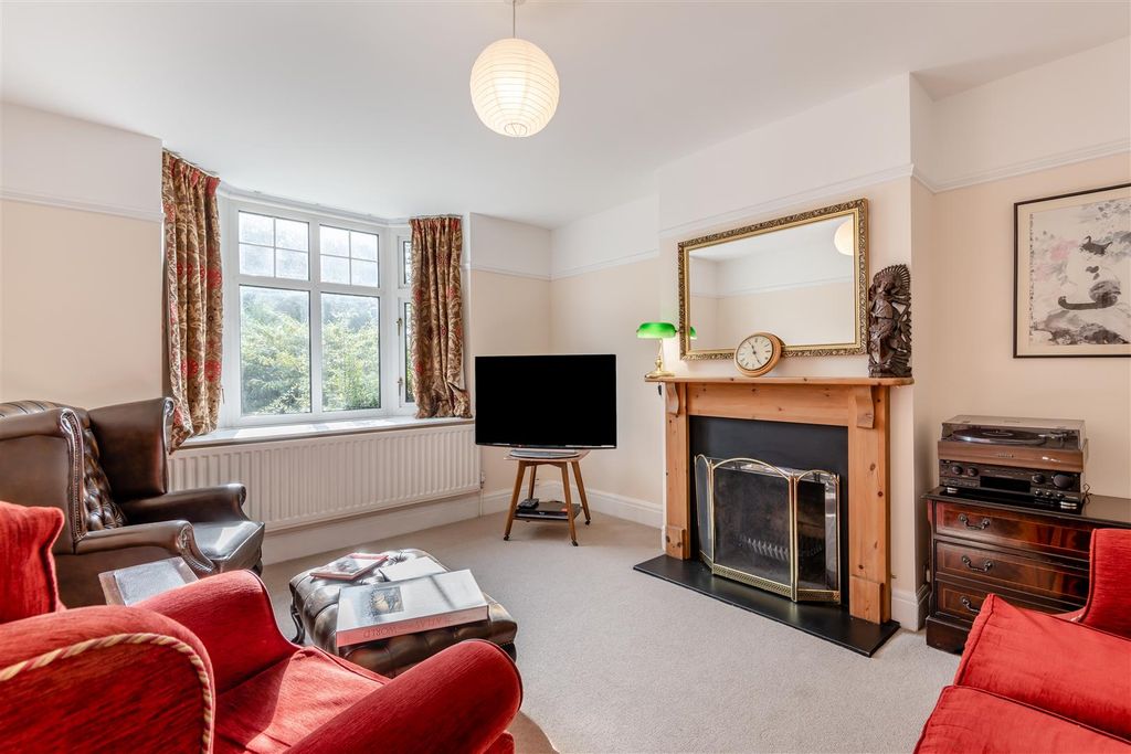 Property photo 2 of 16 8665474-Interior01.Jpg