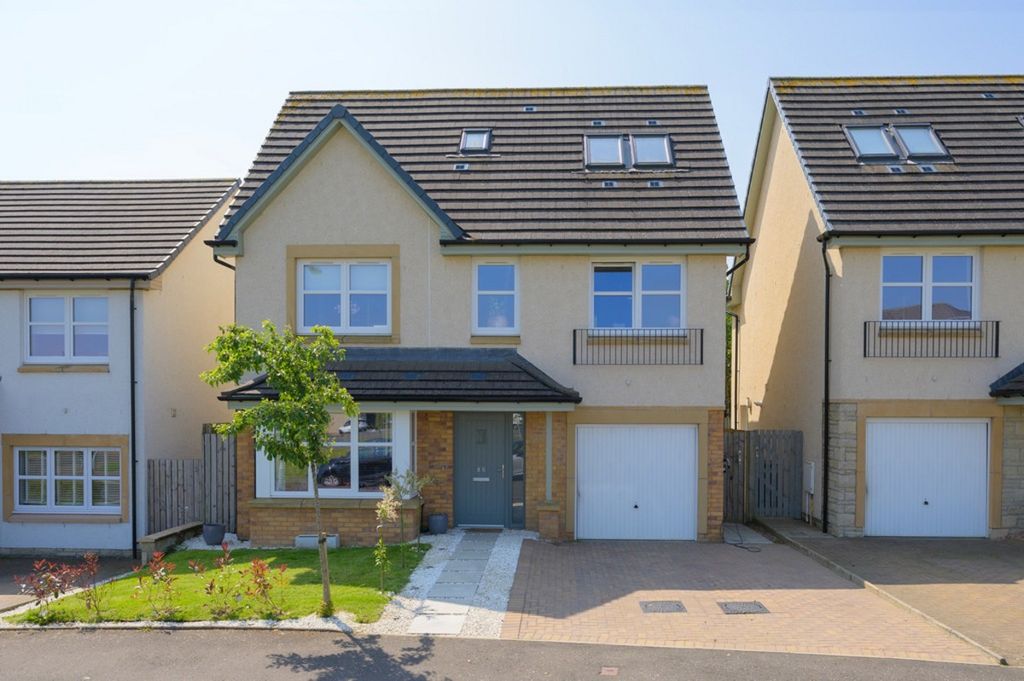 Property photo 1 of 35