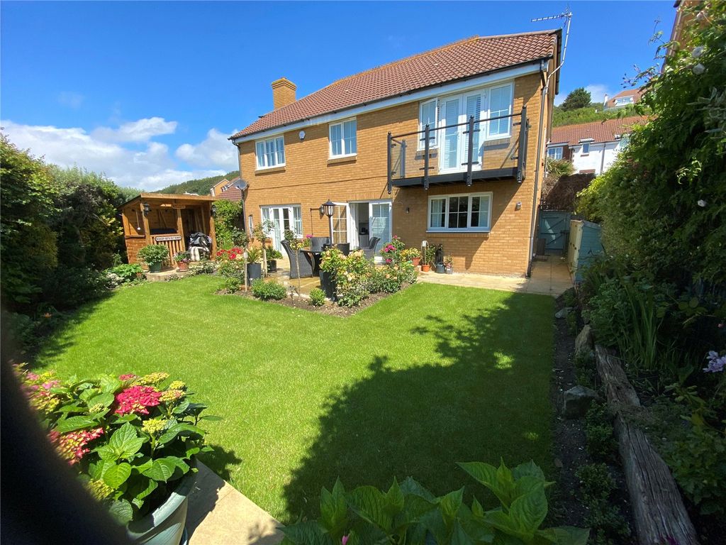Property photo 2 of 39 Picture No. 04